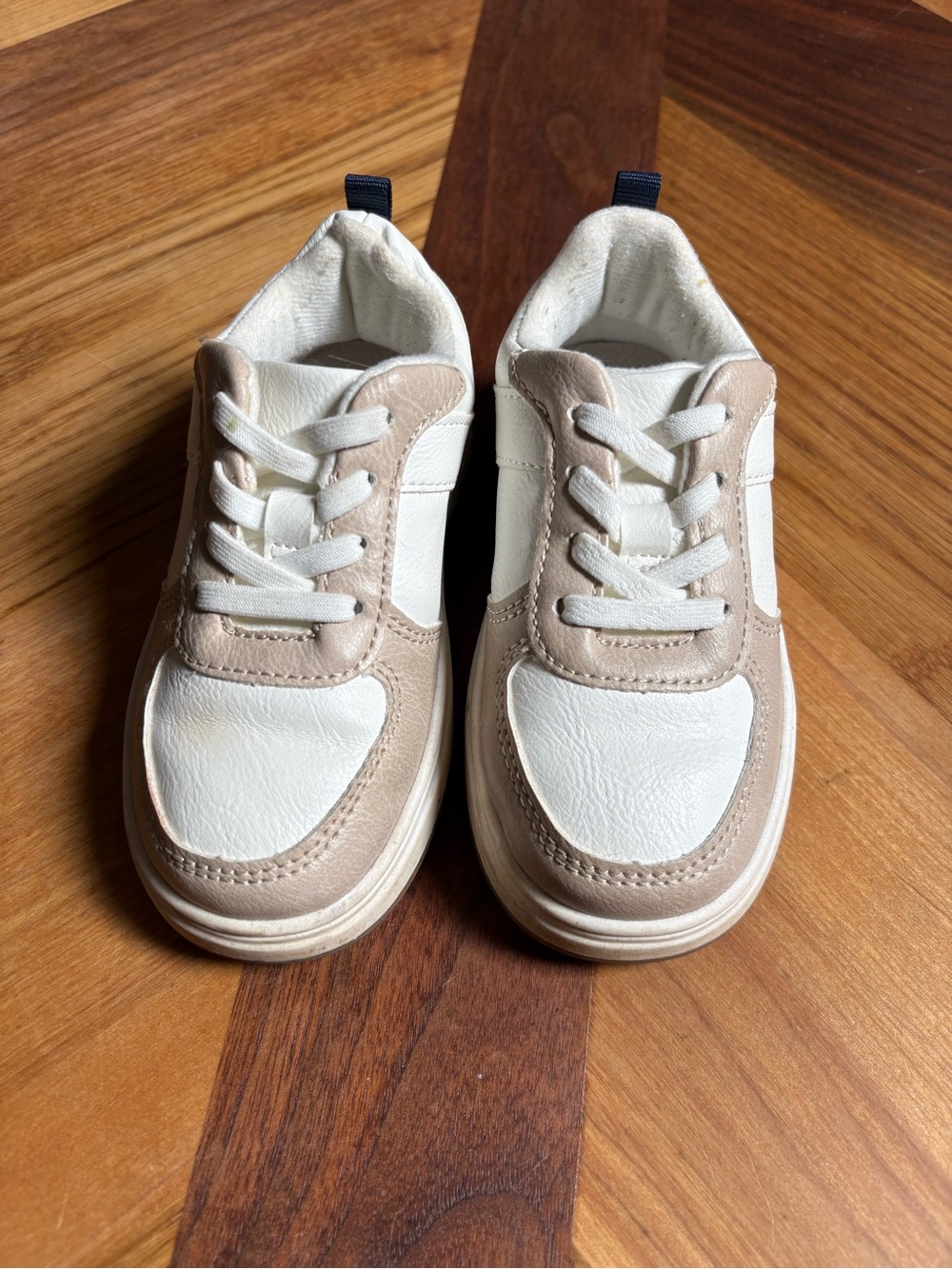 Old Navy Faux leather sneakers for toddler boys - size 8